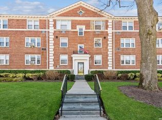 24 Hamilton Pl APT E1, Garden City, NY 11530