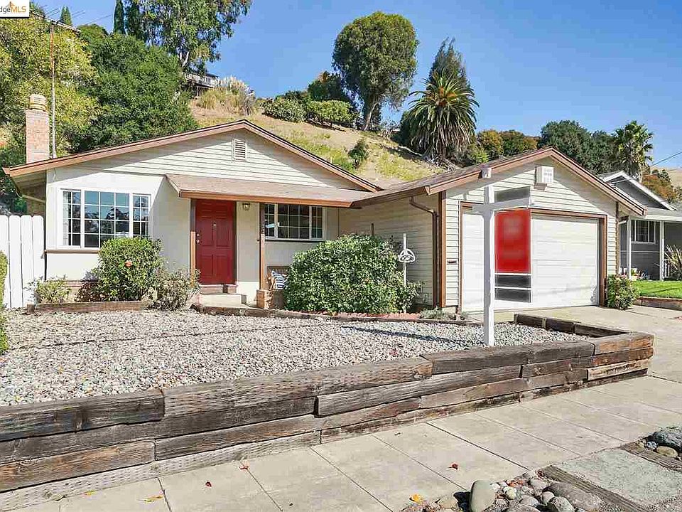 1st image of 32038 Trevor Ave