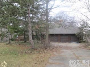 23600 Hall Rd, Woodhaven, MI 48183