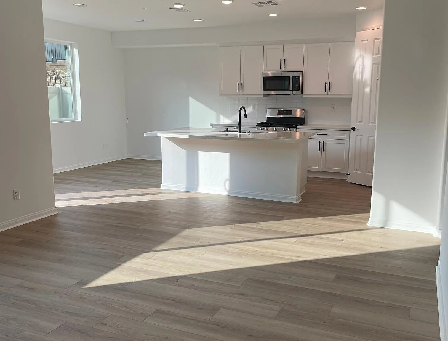 24047 Ashton Rd — Photo 3