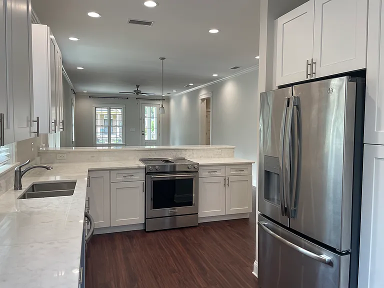 1011 Selma St — Photo 9