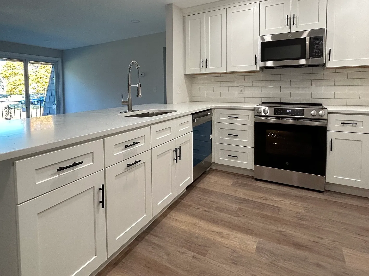 2 bed, 812 sqft, $2,050 — Photo 2