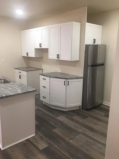 471 W 8th Ave APT 2 photo 1