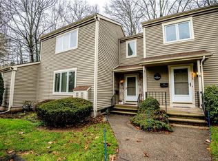 212 Waters Edge Dr, Southington, CT 06489