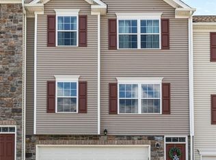 685 Freedom Dr, Carnegie, PA 15106
