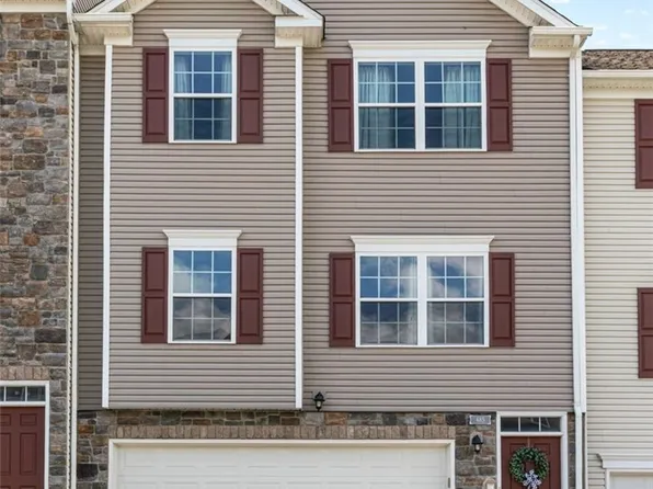 685 Freedom Dr, Carnegie, PA 15106