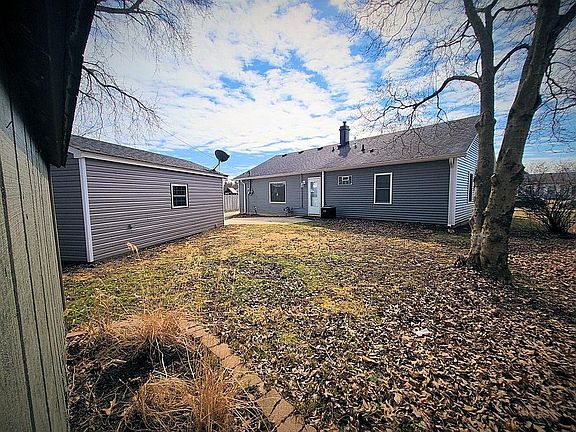 3rd image of 971 Highlander Dr
