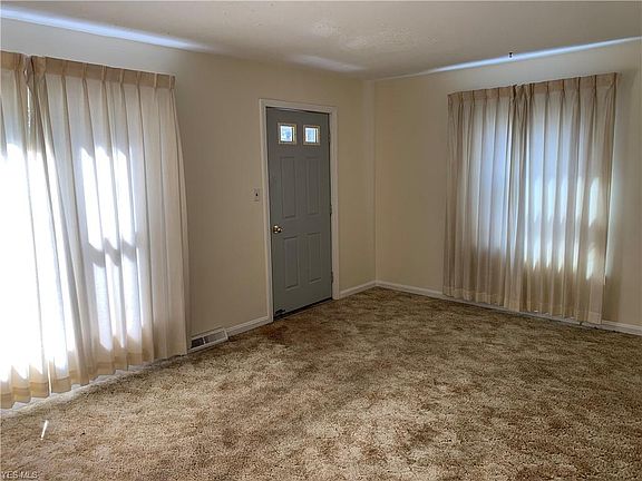 4th image of 586 Belmont Dr