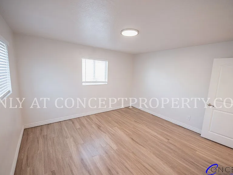 943-971 Chapel Dr — Photo 66