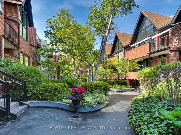 17 Pembroke St #8, Toronto, ON M5A 2N6