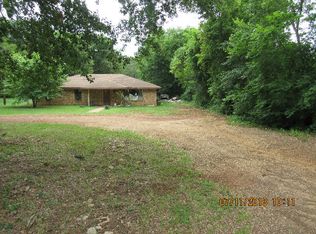 128 Memory Ln, Palestine, TX 75801