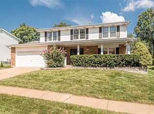 733 Oak Run Ln, Ballwin, MO 63021