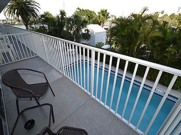 4th image of 800 Bayway Blvd APT 19