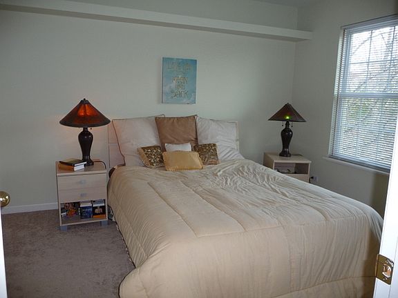 5th image of 1327 Newcastle Ln