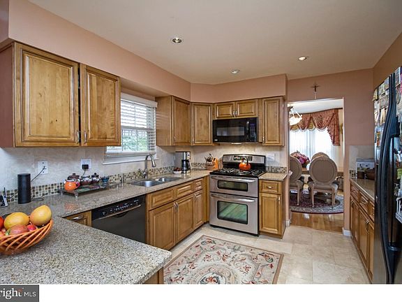 3rd image of 1616 Redwood Dr