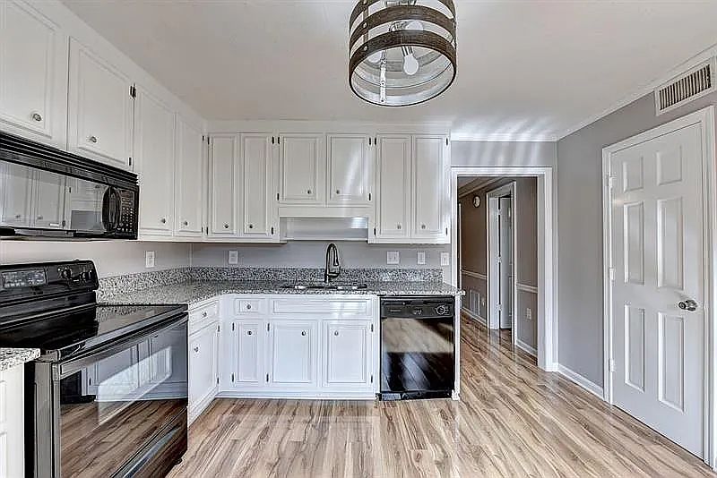 1st image of 871 Lenox Oaks Cir NE