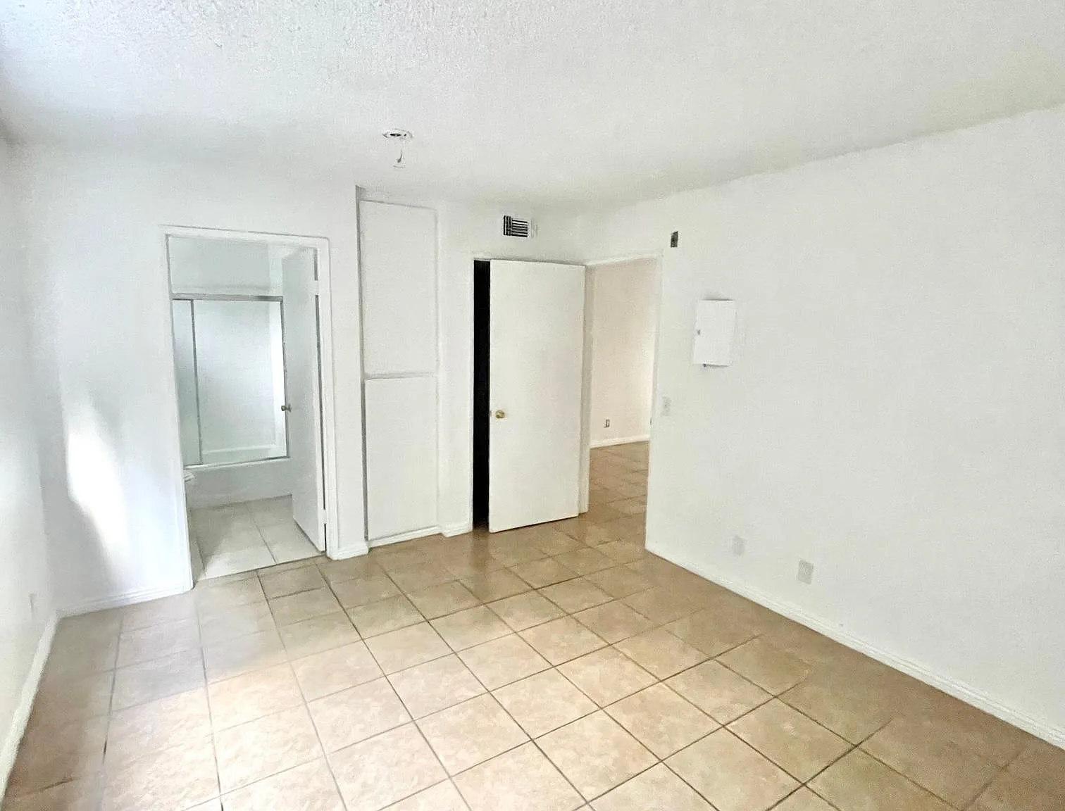 9023 Burnet Ave — Photo 2