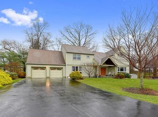 36 Habitat Ln, Cortlandt Manor, NY 10567