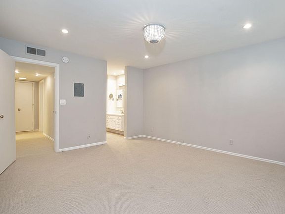 3rd image of 6736 Hillpark Dr