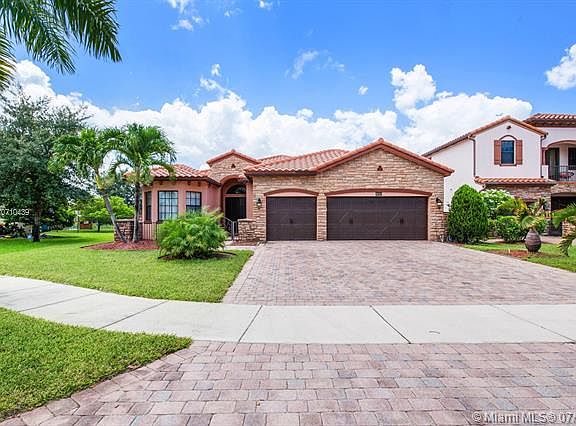 4th image of 8743 NW 39th St