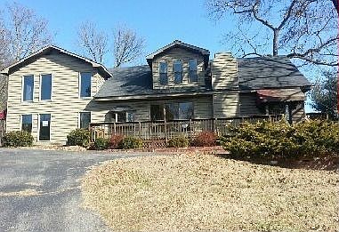 3rd image of 821 Poindexter Ave
