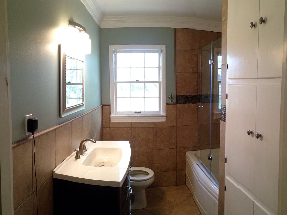 2nd image of 2107 Woodmont Dr SE