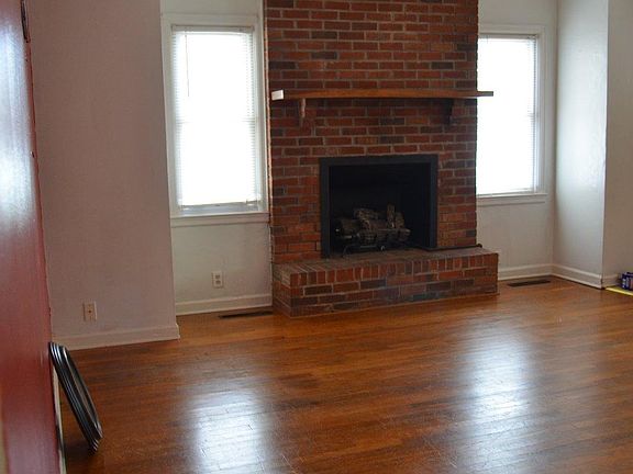 4th image of 319 Creekview Dr