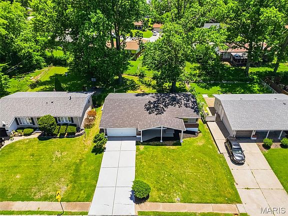 3rd image of 11160 Landseer Dr