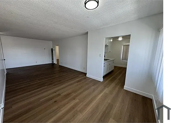 8325 S Western Ave #5 — Photo 2