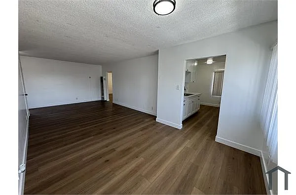 Building Photo - 8325 S Western Ave #5