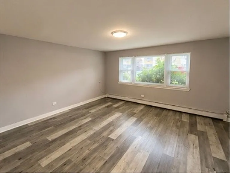 5009 N River Rd — Photo 3