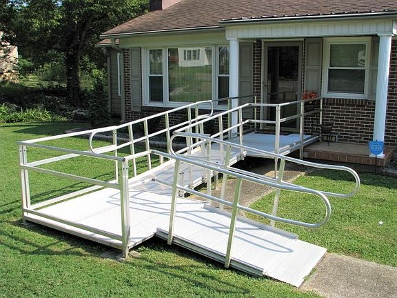 2nd image of 212 Hickory Dr