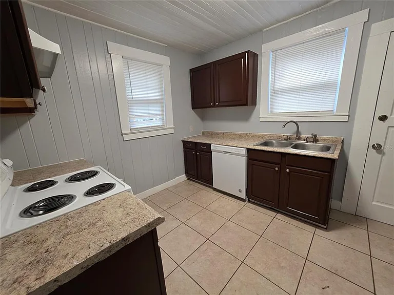 3311 Drew St — Photo 3