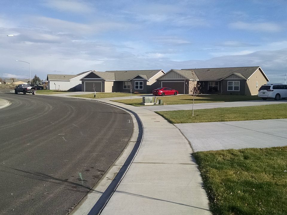 2nd image of 5 Parkside Loop