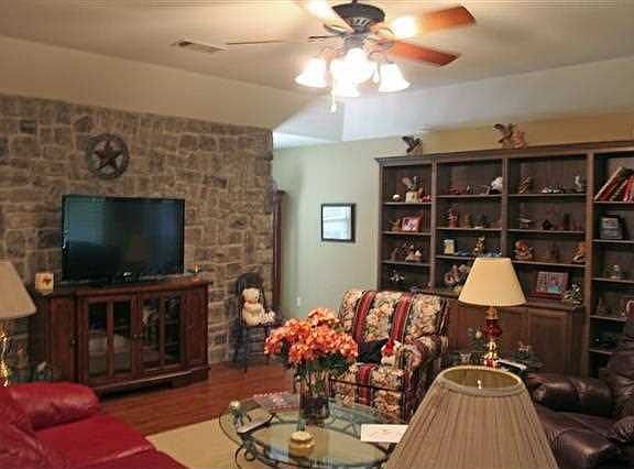 5th image of 11056 Greenwood Pl