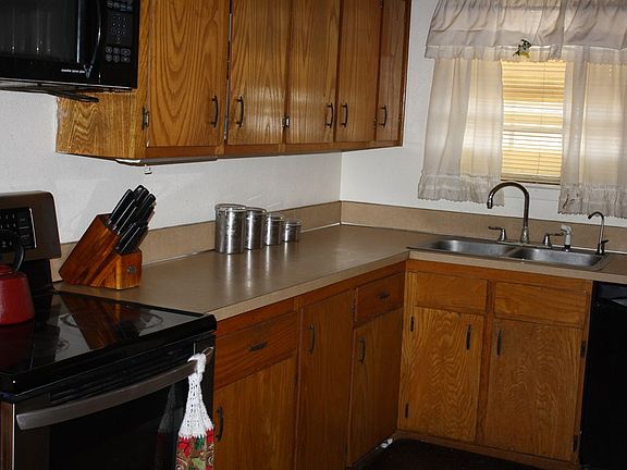 4th image of 1553 E 52nd St