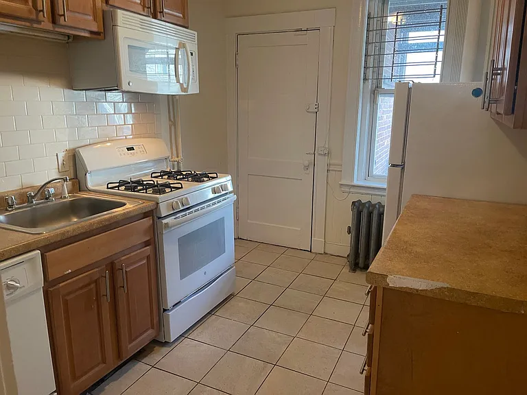 6 Barrows St #6 — Photo 12