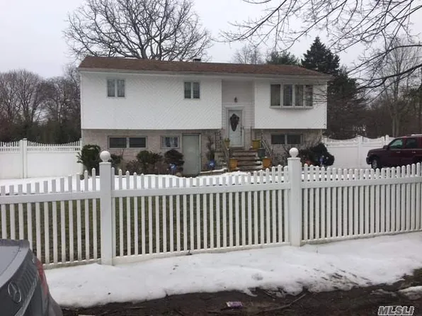 446 Prospect Ave, Central Islip, NY 11722