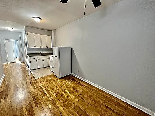 4th image of 298 15th St APT 1R