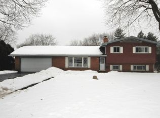 11N701 Win Haven Dr, Elgin, IL 60124