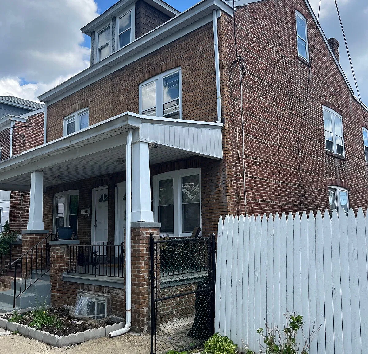 4 bed, 1.0 bath, $2,100 — Photo 2