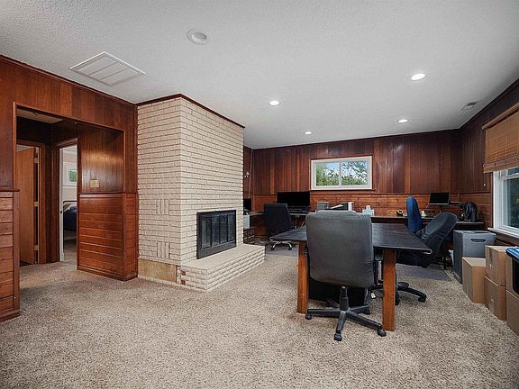 5th image of 2310 Bellevue Dr