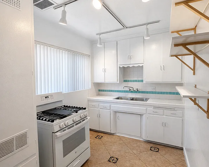 3085 Palm St — Photo 10
