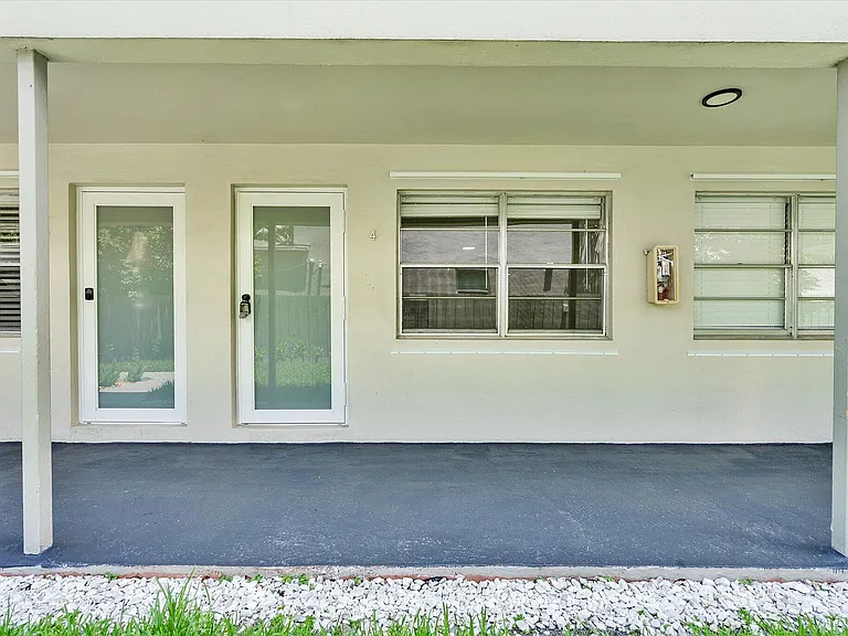 1638 Plunkett St #2 — Photo 5