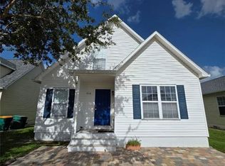 250 Leawood Cir, Naples, FL 34104