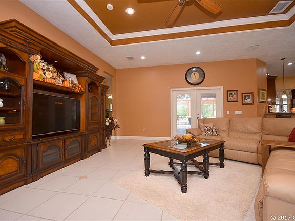 3rd image of 829 SW Feather Ln