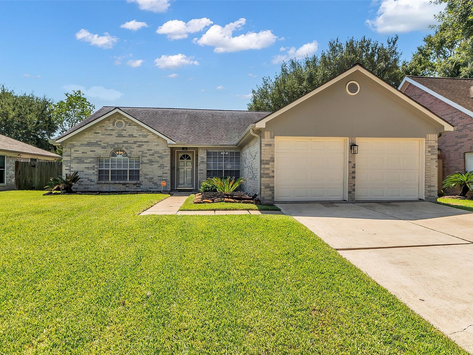 4026 Bentley Dr, Pearland, TX 77584 [Price Cut $6,500] | Zillow
