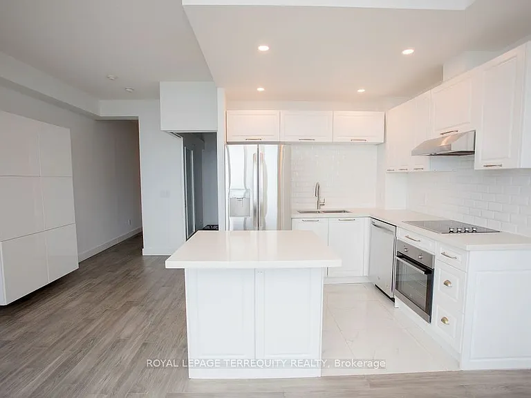 218 Queens Quay W #2605 — Photo 8