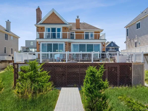 676 Dune Rd, Westhampton Beach, NY 11978