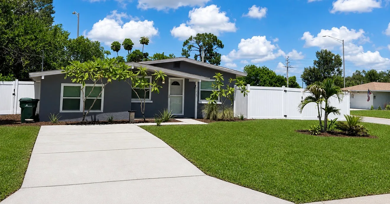 3 bed, 1.5 bath, 1024 sqft, $2,350 — Photo 1